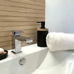 Domaine De L'eau Partie Bed & Breakfast Carentan