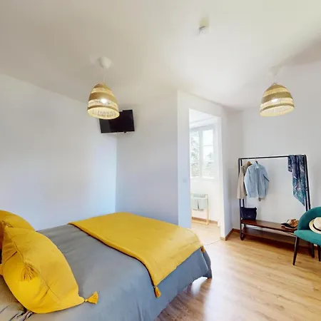 Domaine De L'eau Partie Bed and Breakfast Καραντάν